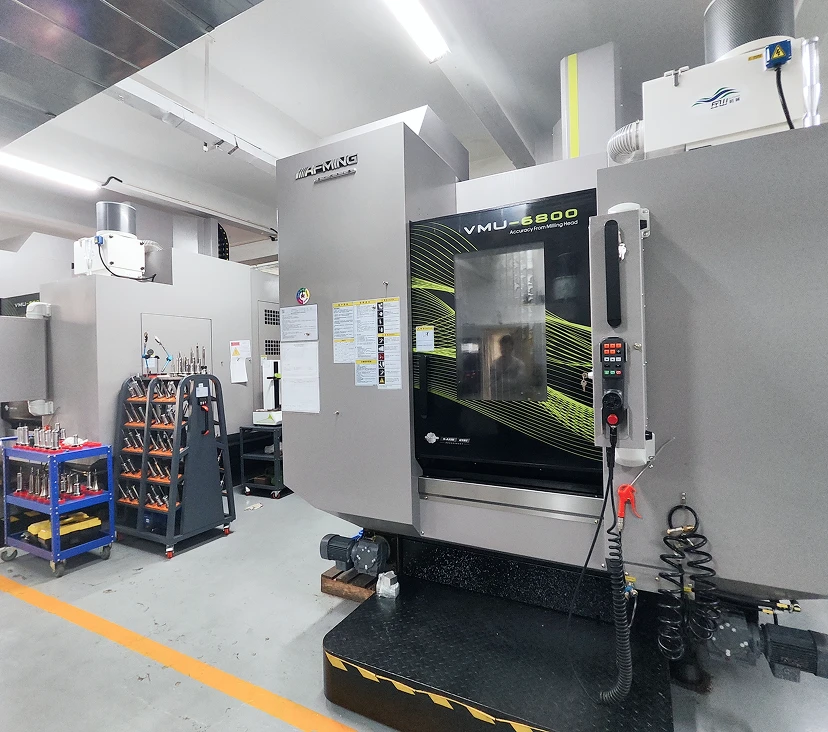 云工厂 五轴 CNC 加工车间，复杂曲面高精度加工