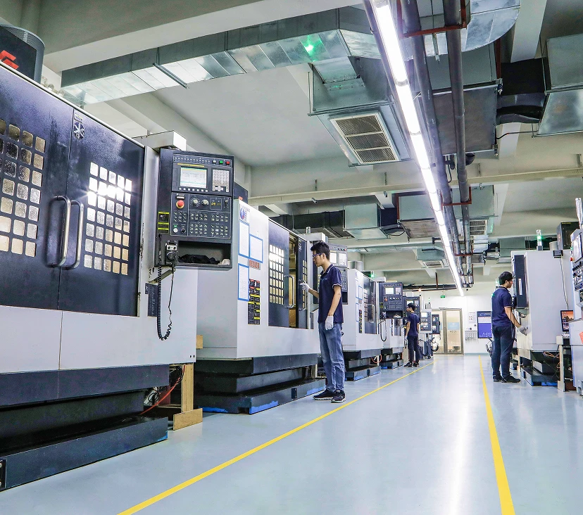 云工厂 CNC 铣削加工车间，复杂结构金属零部件加工