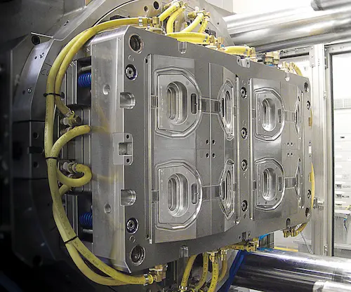 包胶与二次注塑工艺，实现软硬结合与多材料结构件