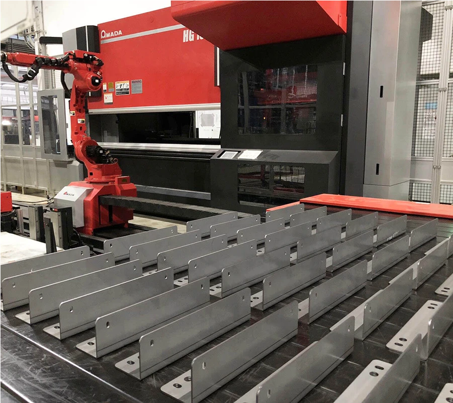 云工厂 数控冲压与转塔冲钣金加工车间，批量孔型加工